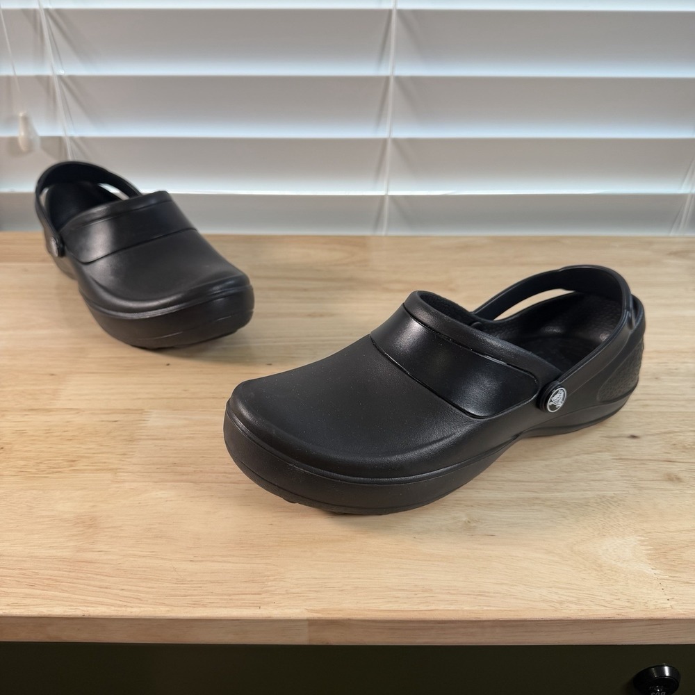 Crocs Women's Mercy Black Slip Resistant Work Nurse Shoes Clogs 10876 US Size 8